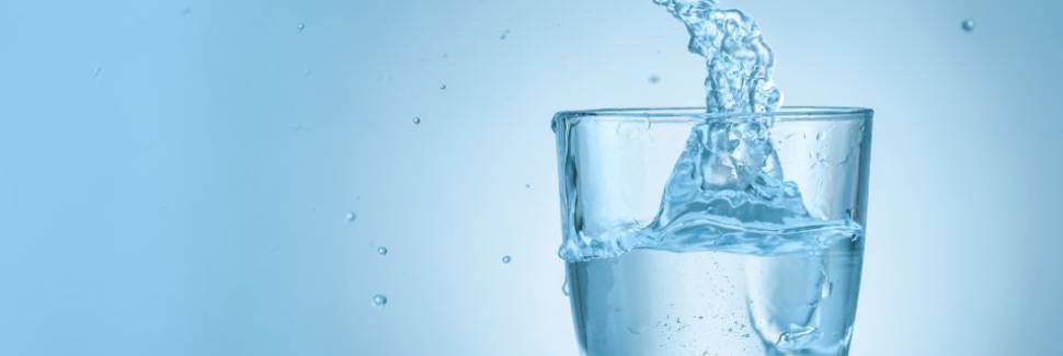 日頃の肌ケアに加えて水分補給も心がけよう