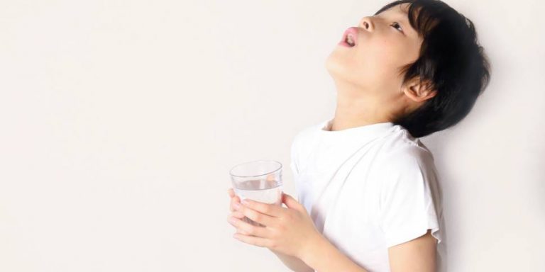 うがいは本当に効果があるの? うがいの効用と正しい実践方法について | 井戸ポンプ情報局